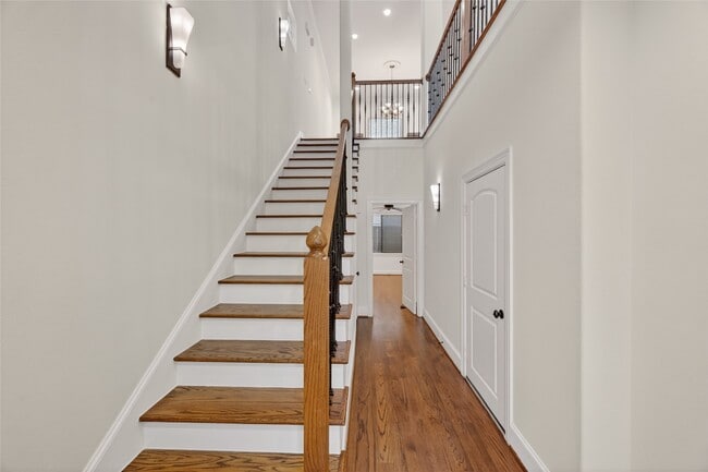 Building Photo - 5305 Lillian St