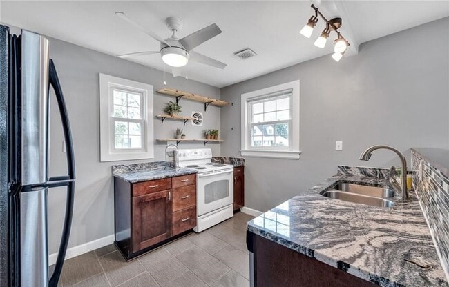 Building Photo - BEACONSDALE