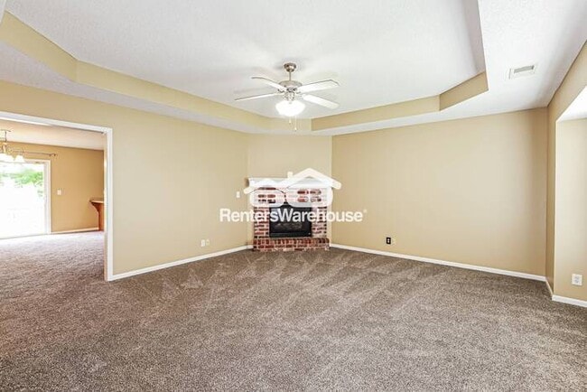 Building Photo - 3 Bedroom / 2 Bathroom Ranch Home in Raymore!