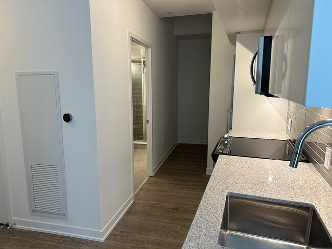 Building Photo - Contemporary 1-Bdrm + Den + 1 Parking Spot Condo for Rent in North York!
