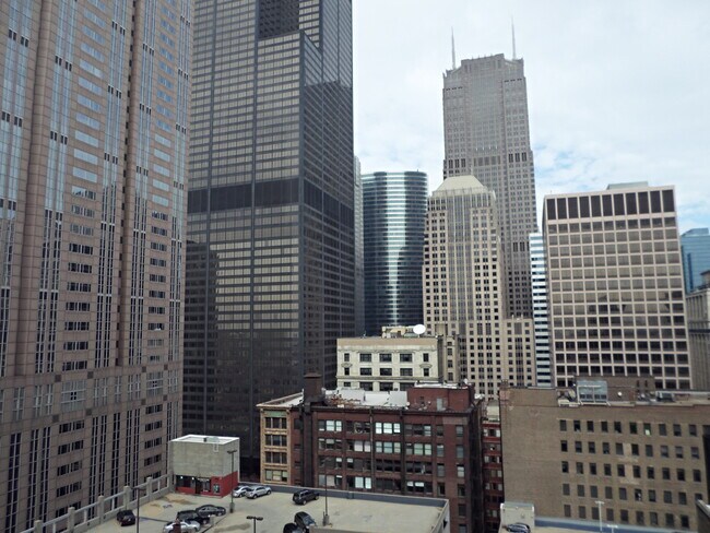 Foto del edificio - 235 W Van Buren St