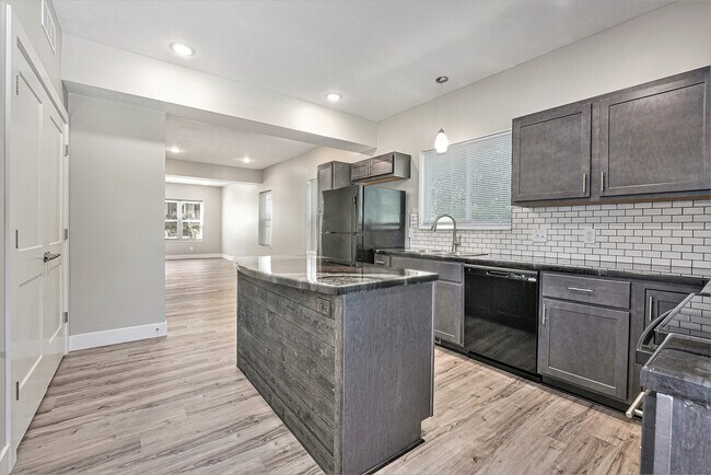 Foto del edificio - 717 Worden St SE