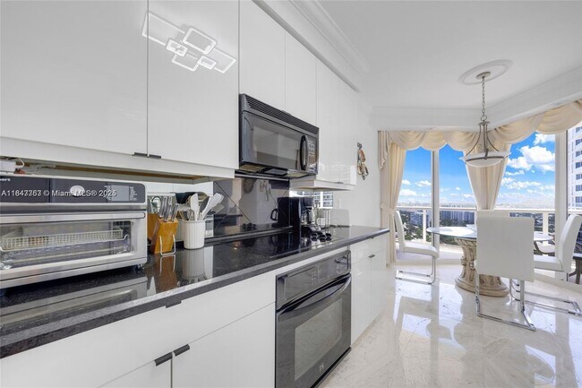 Building Photo - 3200 N Ocean Blvd