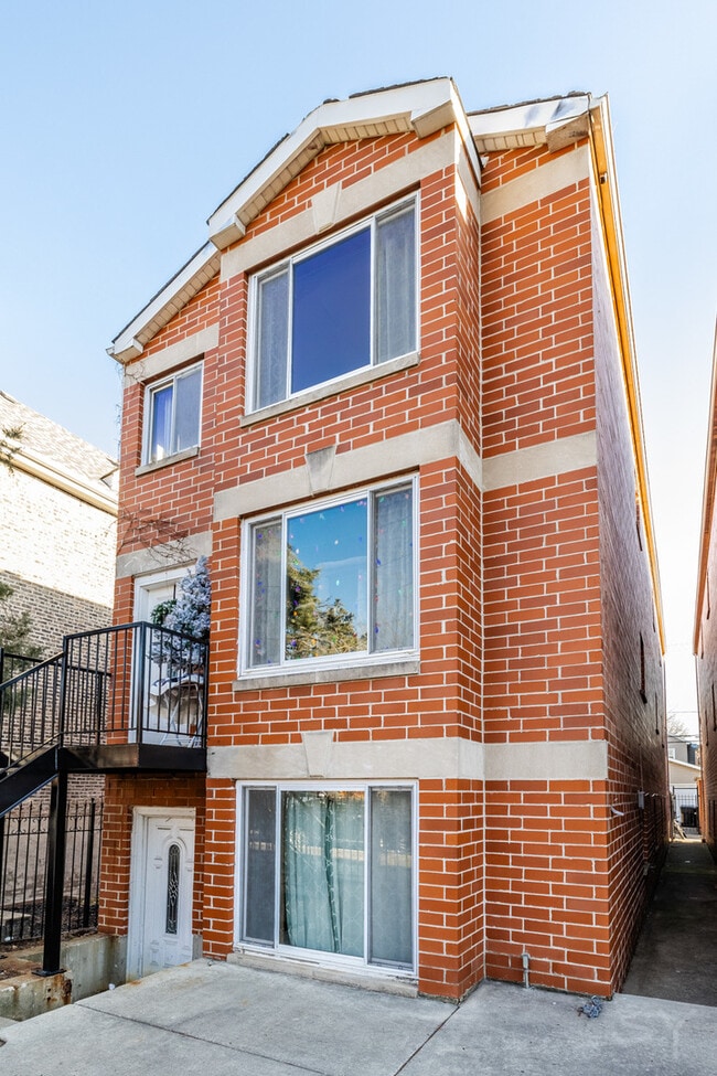 Building Photo - 807 S Claremont Ave