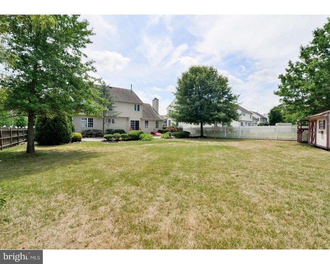 Primary Photo - 31 Thornhill Dr