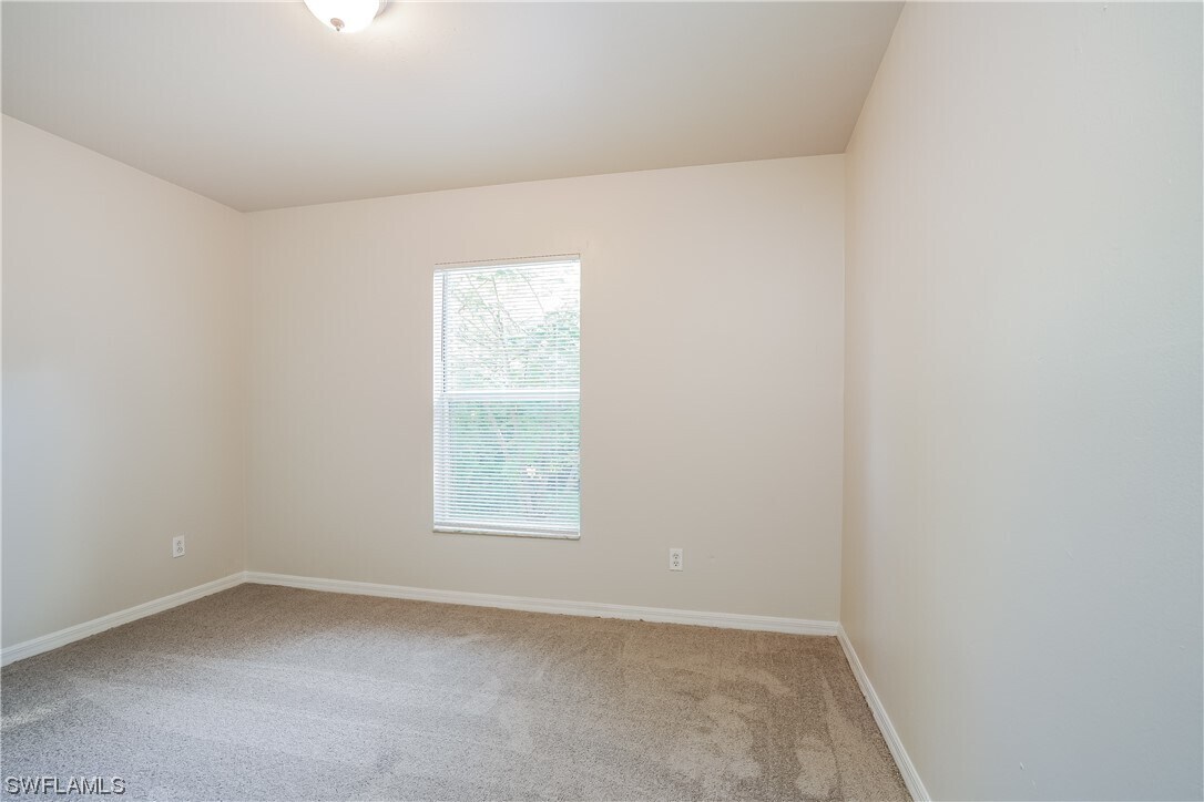Building Photo - 725 Kari Cir