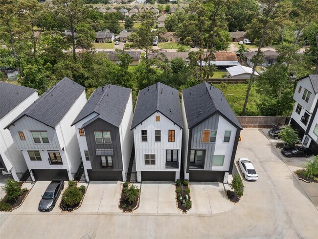 Foto del edificio - 3706 Creekmont Grn Ln