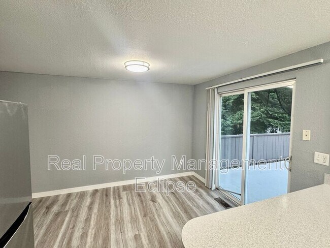 Foto del edificio - 916 207th Pl SE