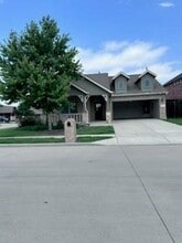 Building Photo - 5701 Sunflower Dr