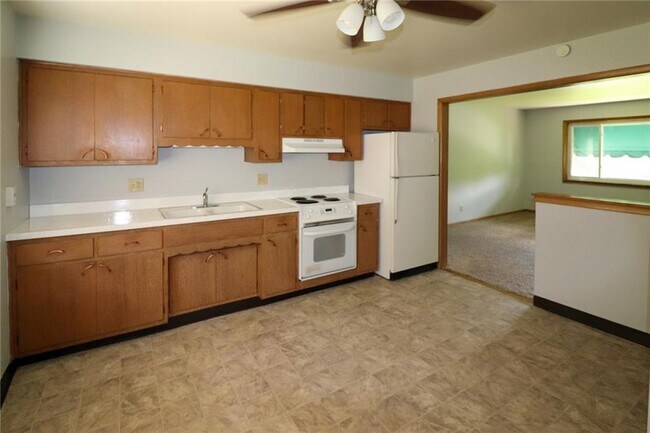 Building Photo - 4849 N Bolton Ave