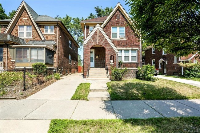 Building Photo - 660 Marquette Dr