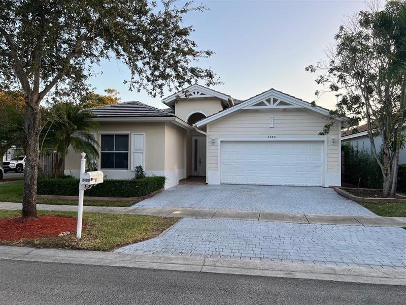Foto principal - 3480 NE 2nd St