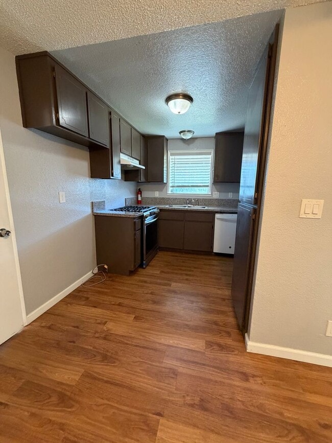 Building Photo - Centrally located home, clean and ready for occupany
