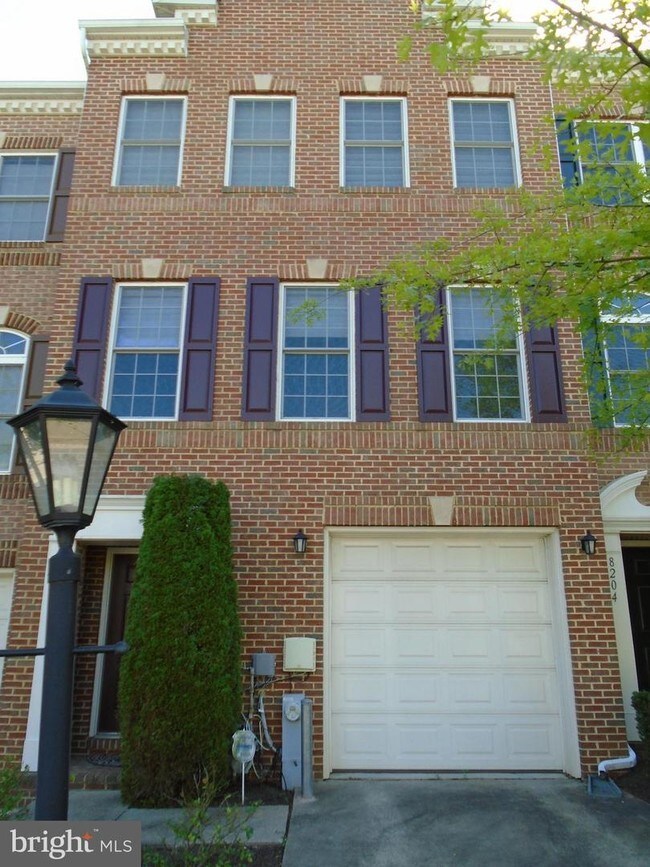 Building Photo - 8206 Oak Lawn Dr