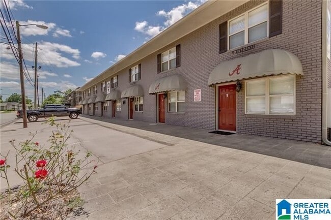 Building Photo - 1100 14th Ave