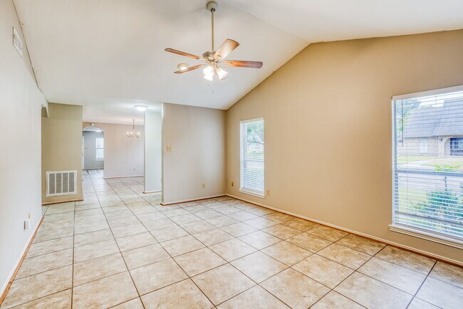 Foto del edificio - 3202 Palm Desert Ln