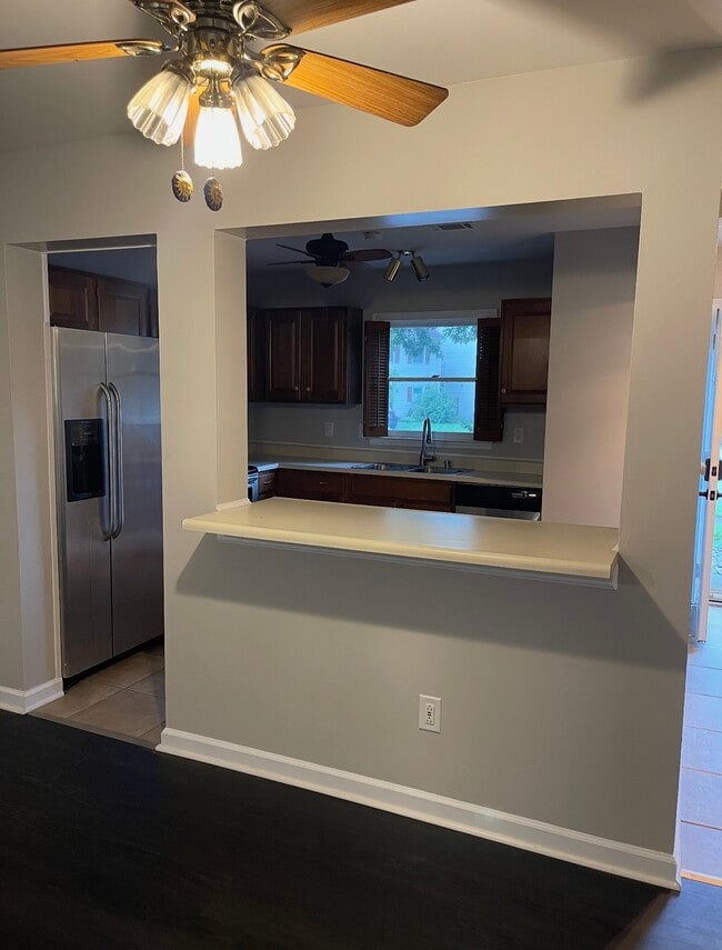 Building Photo - 1408 Deer Lake Cir