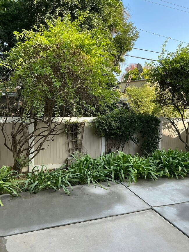 Foto del edificio - 852 N Monterey St