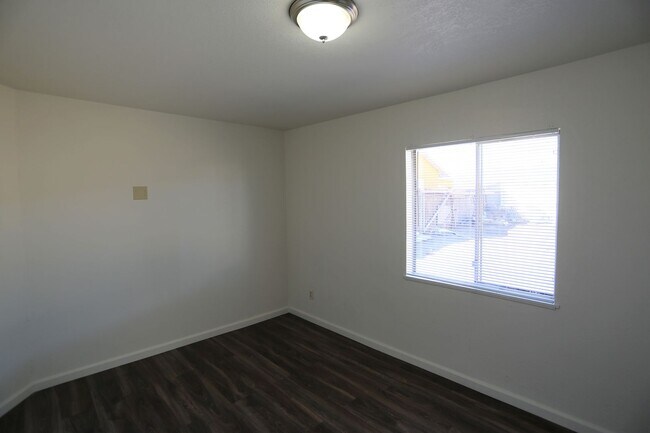 Foto del edificio - 9817 Stephens St