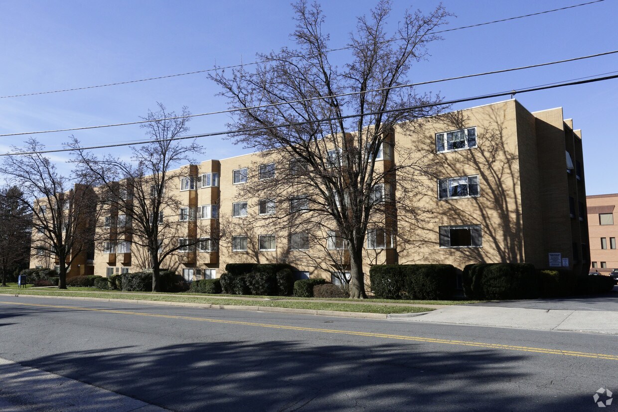 200 Locust St SE, Vienna, VA 22180 Apartments in Vienna, VA