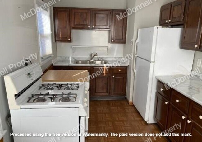 Foto del edificio - There is a $25 fee for the application and...