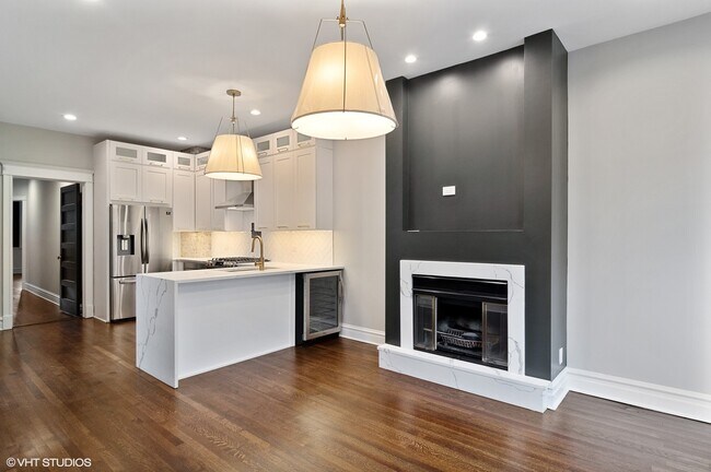Foto del edificio - 1211 W Addison St