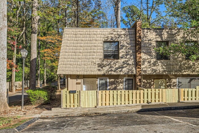 Foto del edificio - Charming 2-Bedroom Town Home for Rent in Morrow, GA