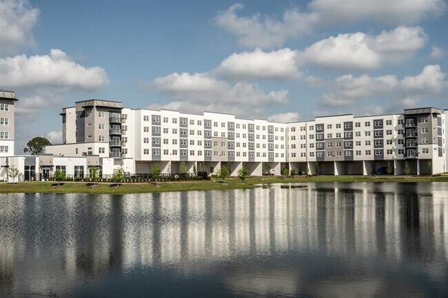 Foto del edificio - 5579 Millenia Park Blvd