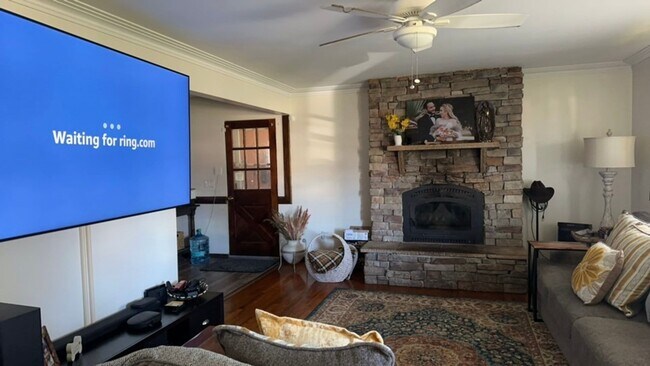 Building Photo - 3 Bedroom 1 Bath Fairview Ranch Home