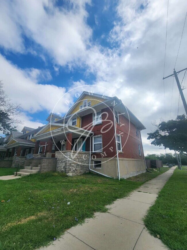 Foto del edificio - 2 bed 2 story townhouse! Individual baseme...