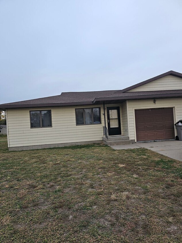 Foto del edificio - 2 bedroom, 1.5 bathroom apartment