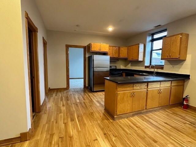 Foto del edificio - 1756 W 35th St