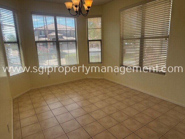 Foto del edificio - 8410 W Purdue Ave