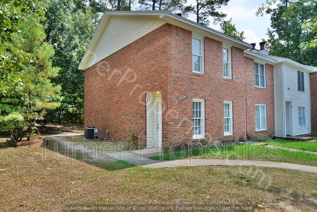 Foto del edificio - 121 Manorwood Ct