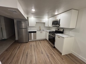 Building Photo - 724 S 100 W