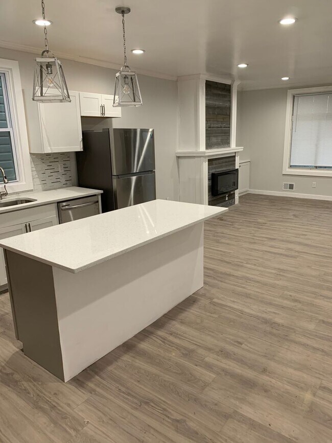 Foto del edificio - Gorgeous 3 Bedroom 1.5 bath with yard
