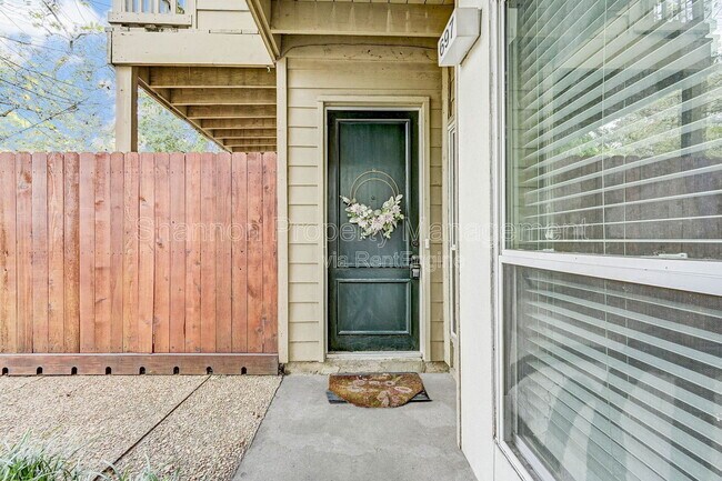 Foto del edificio - 2100 Tanglewilde St