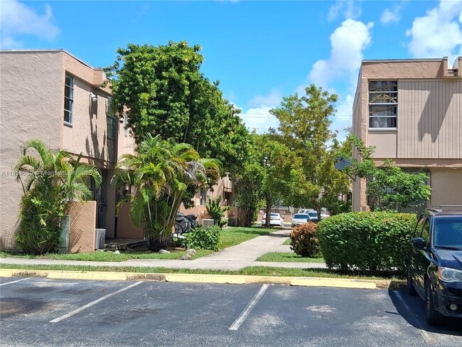 Foto del edificio - 6103 SW 69th St