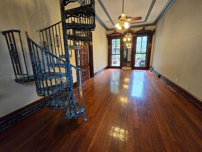 Foto del edificio - MUST SEE! ******BEAUTIFUL UNIQUE HUGE 1 BE...