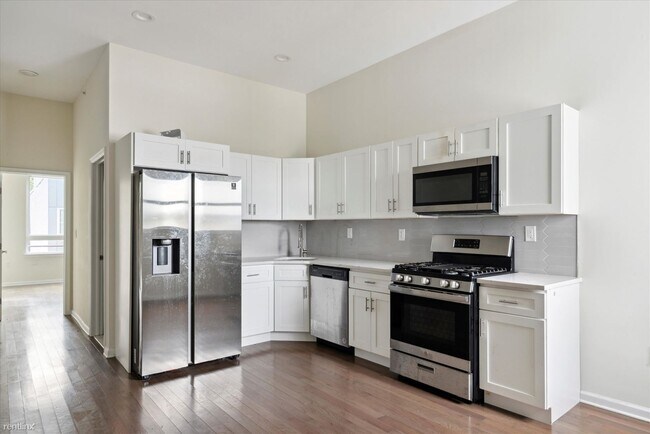 Building Photo - 2 br, 2 bath Triplex - 2133 Master Street B