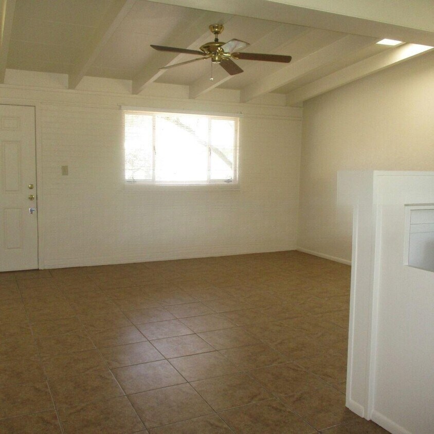 Foto del edificio - 2631 N Fair Oaks Ave