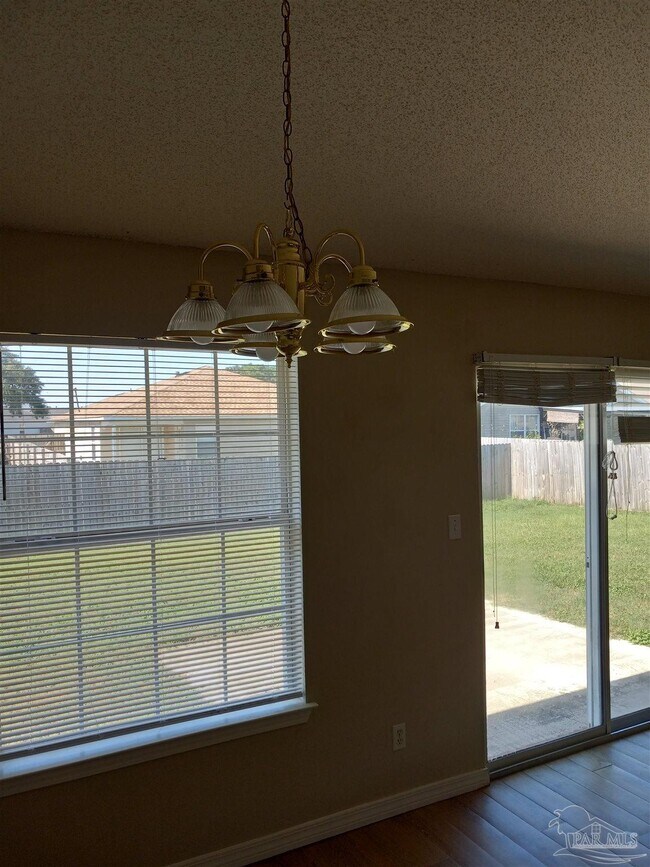 Foto del edificio - 537 Batten Blvd