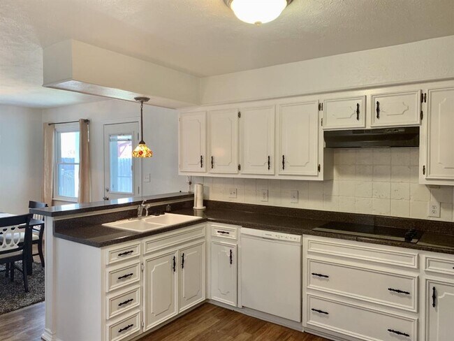 Building Photo - 2205 Woodcreek