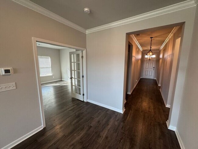 Building Photo - Move in ready! Look and lease