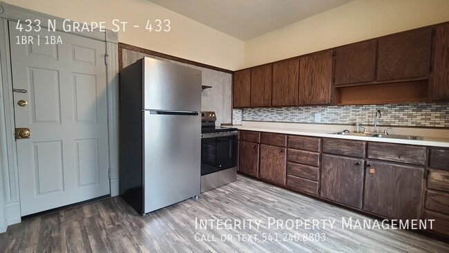 Building Photo - 433 N Grape St