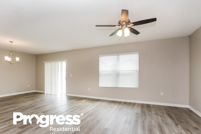 Foto del edificio - 11179 Leland Groves Dr