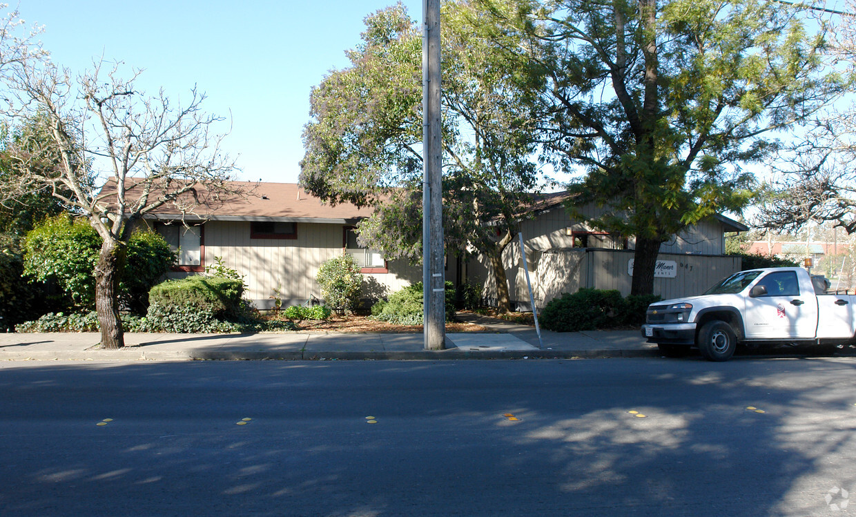 Building Photo - 647 Dutton Ave