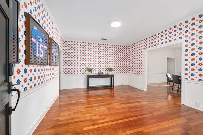 Foto del edificio - 2222 W University Ave