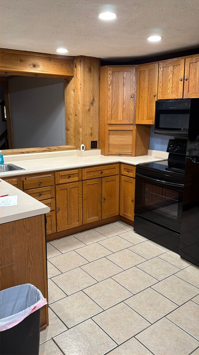 Foto del edificio - 2438 Heston Dr