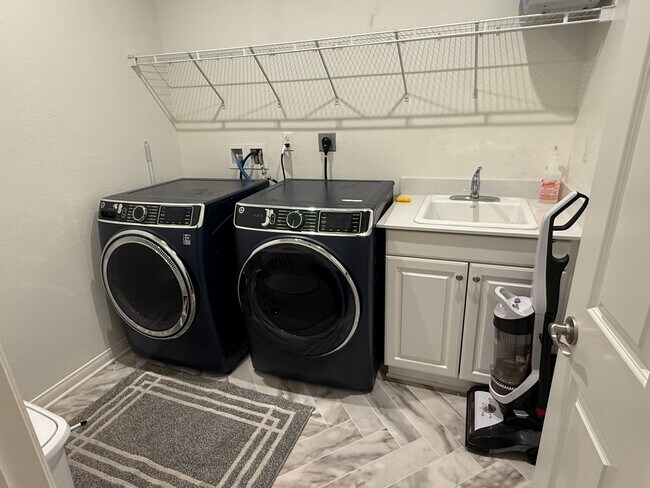 Foto del edificio - 8001 Country Mile Ln
